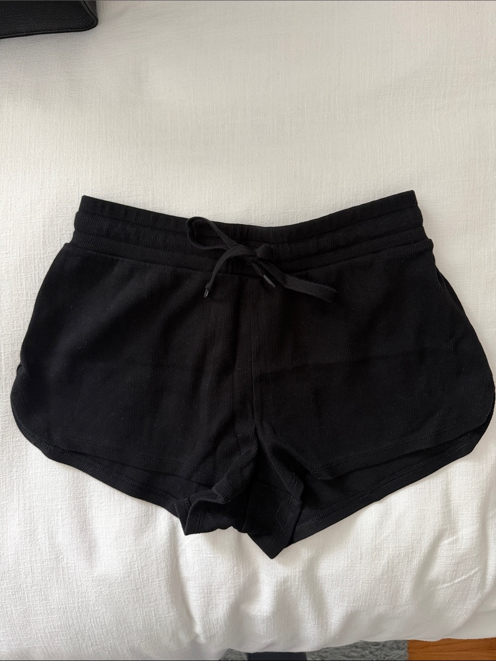 Aritzia Homestretch Shorts - Picture 4 of 7